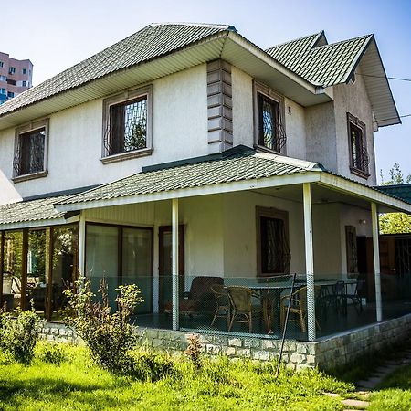"European" Backpackers Hostel In 알마티 외부 사진