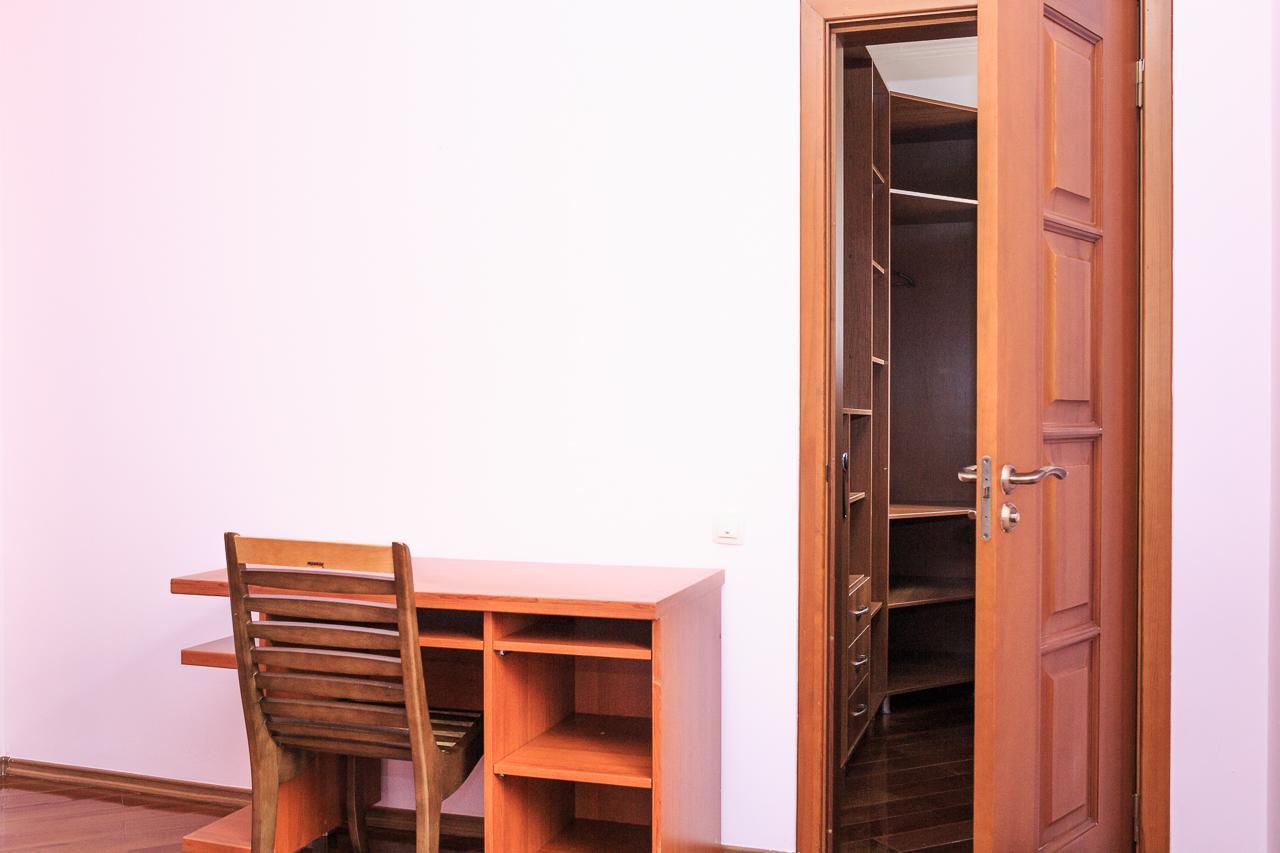 "European" Backpackers Hostel In 알마티 외부 사진