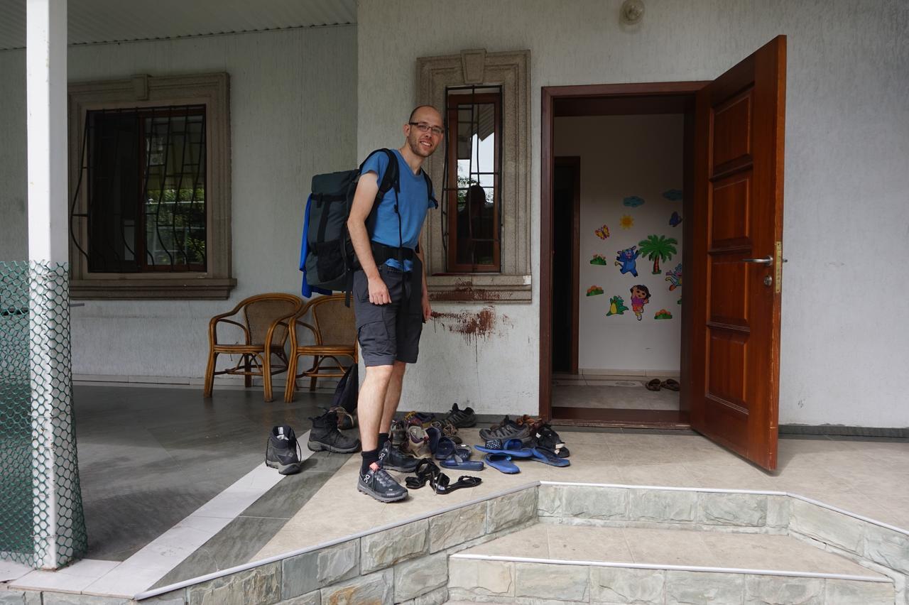"European" Backpackers Hostel In 알마티 외부 사진