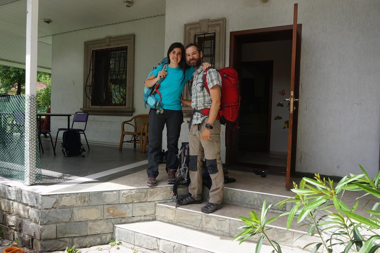 "European" Backpackers Hostel In 알마티 외부 사진