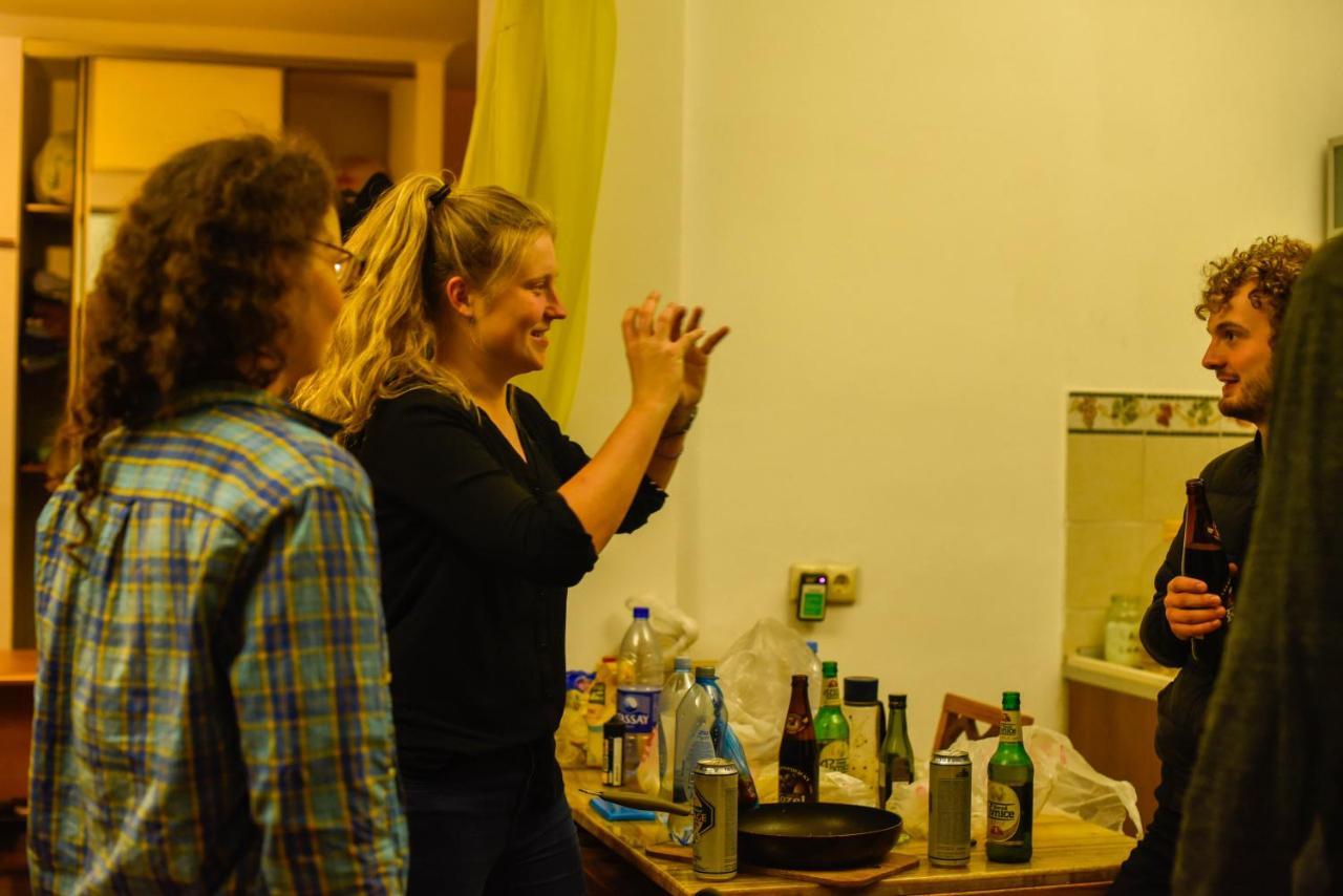 "European" Backpackers Hostel In 알마티 외부 사진