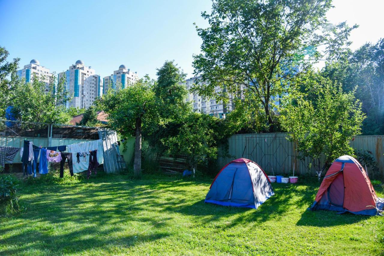 "European" Backpackers Hostel In 알마티 외부 사진