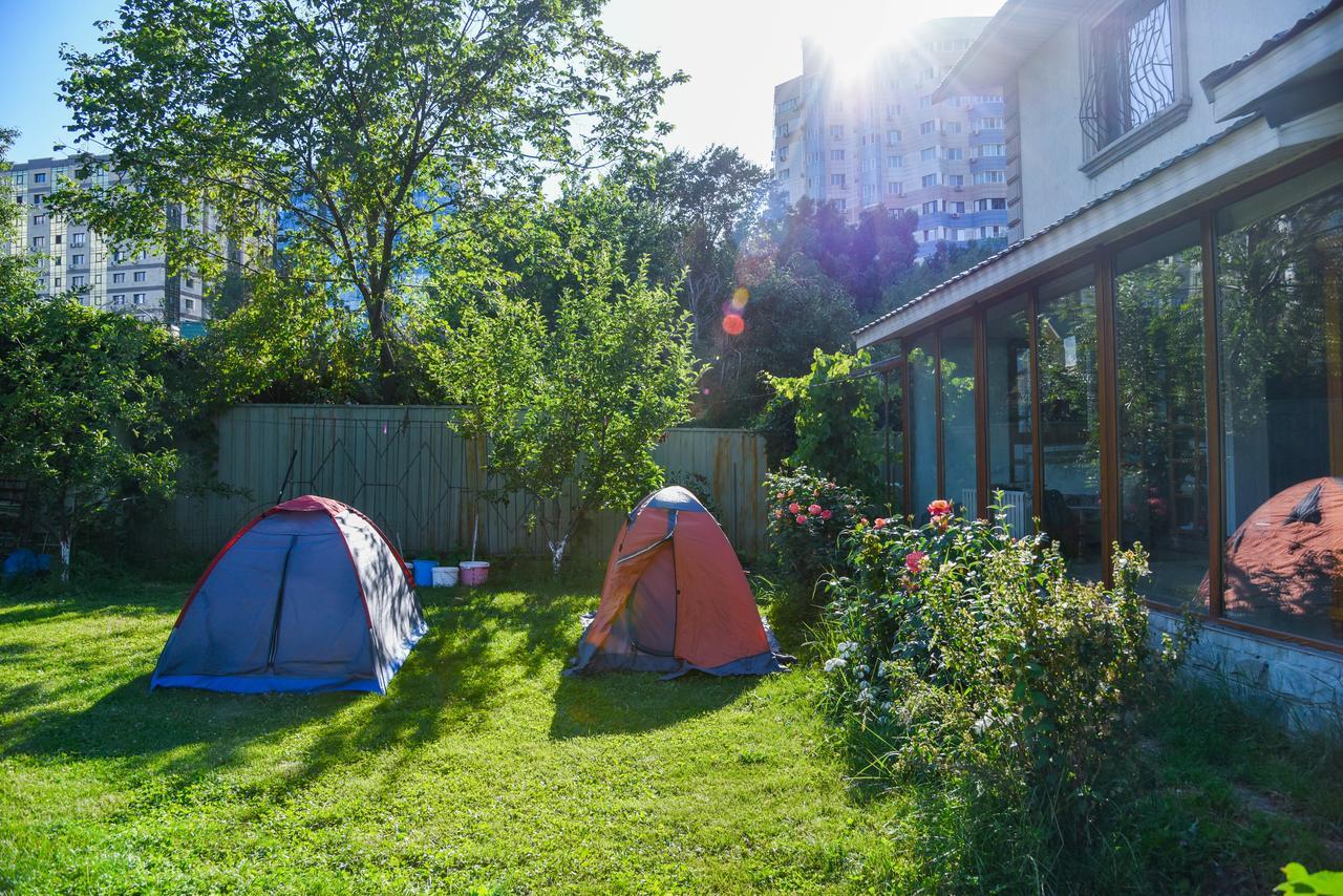 "European" Backpackers Hostel In 알마티 외부 사진