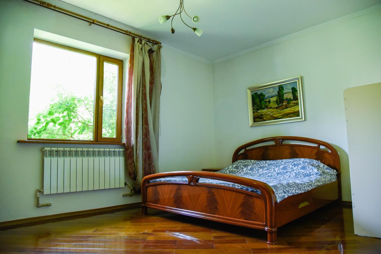"European" Backpackers Hostel In 알마티 외부 사진