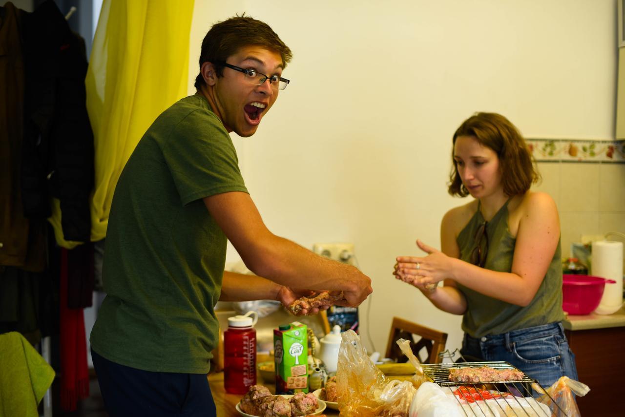 "European" Backpackers Hostel In 알마티 외부 사진