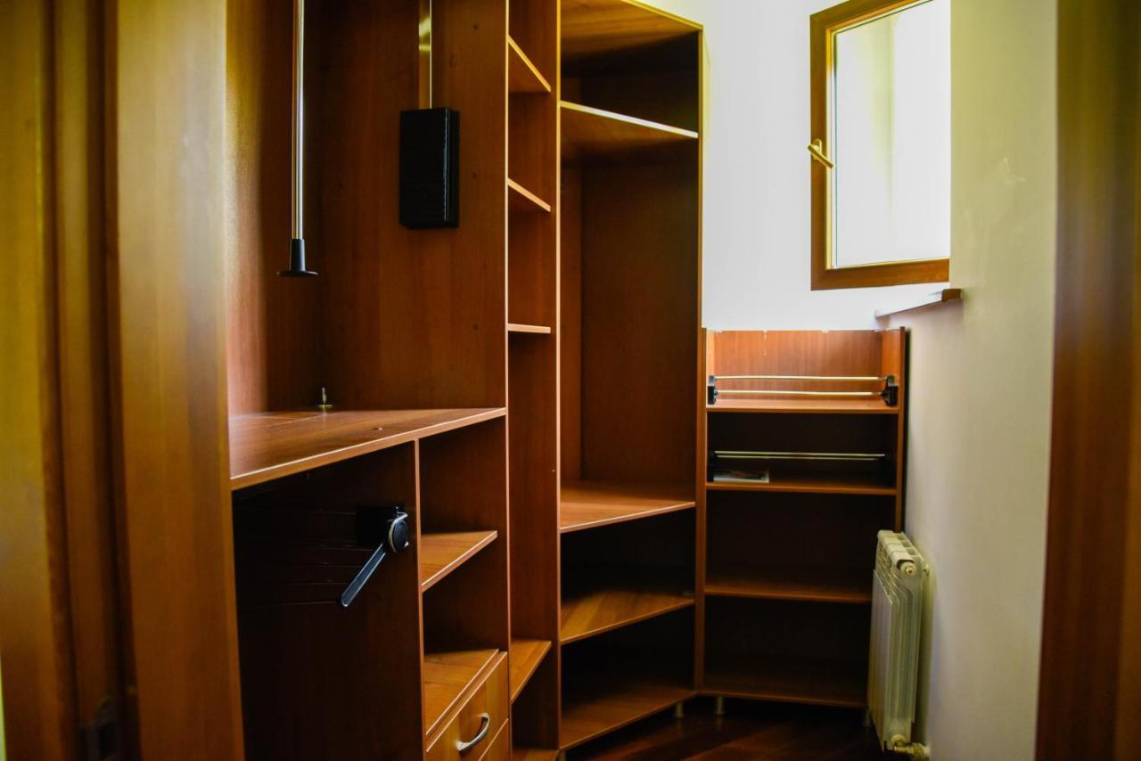 "European" Backpackers Hostel In 알마티 외부 사진