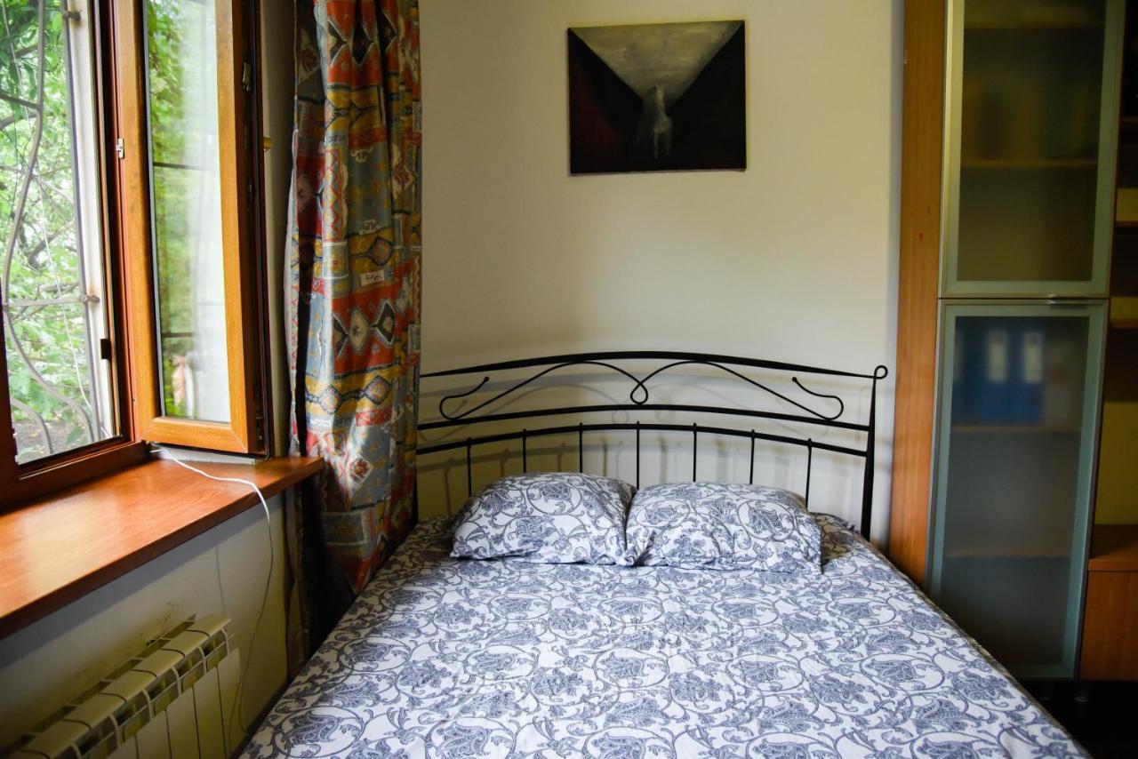 "European" Backpackers Hostel In 알마티 외부 사진