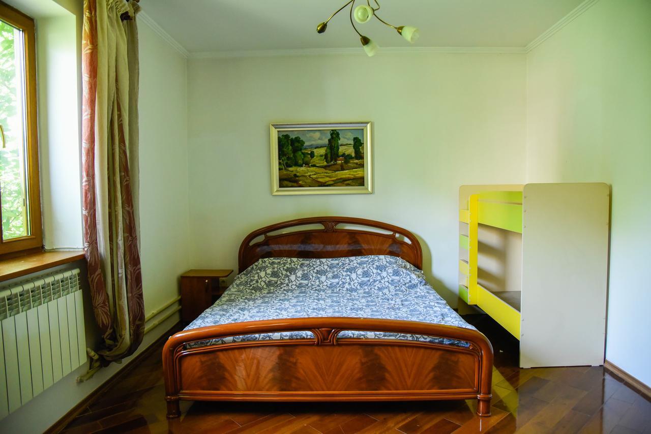 "European" Backpackers Hostel In 알마티 외부 사진