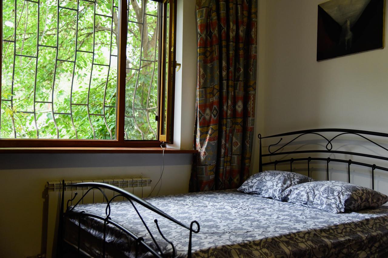 "European" Backpackers Hostel In 알마티 외부 사진